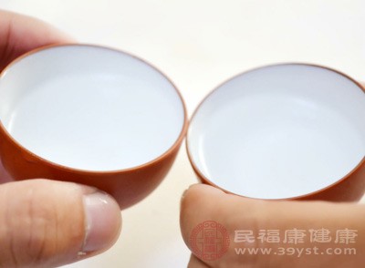 吸烟和过量饮酒都会增加血管堵塞的风险