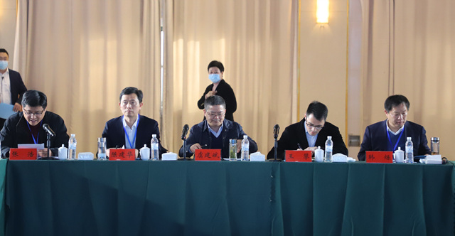 与会领导.jpg