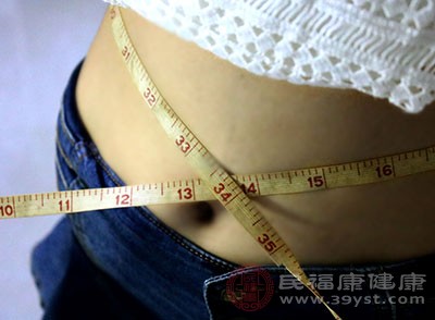 腰围超标的人