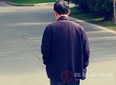 建立养成每日适量的运动习惯，如散步、慢跑、打羽毛球、骑单车、游泳等
